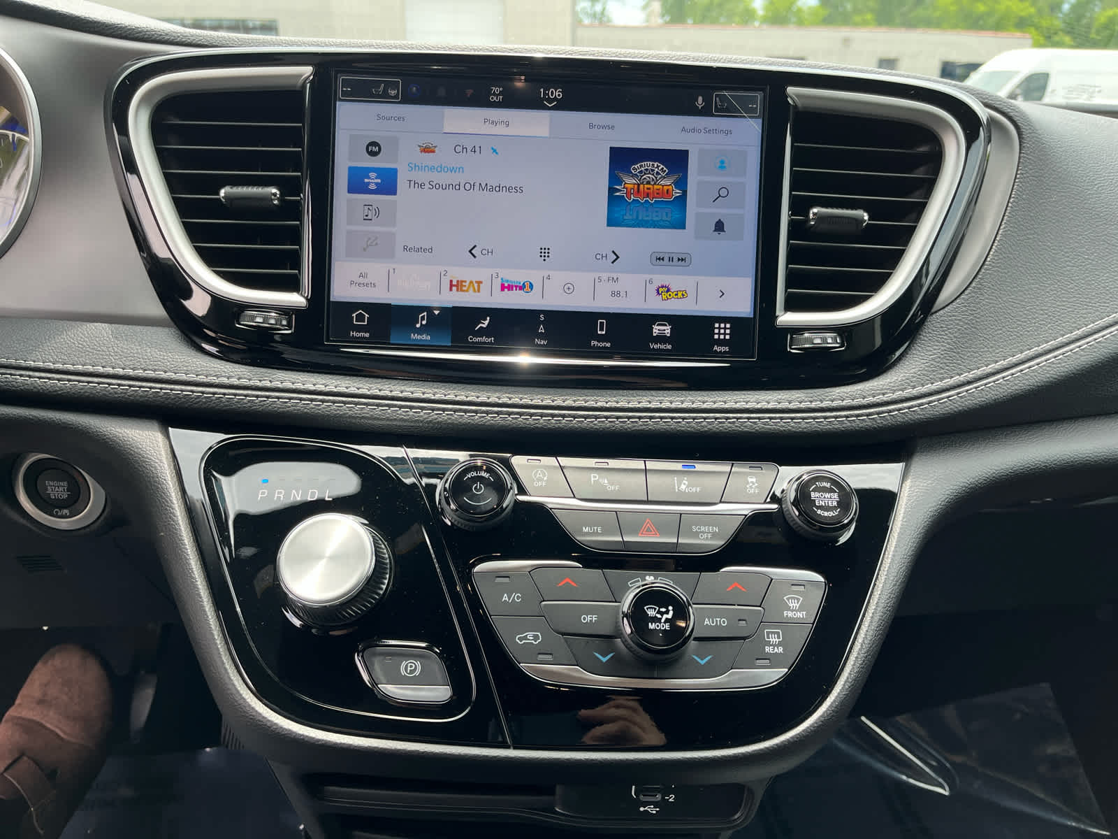 2027 Chrysler Pacifica Select