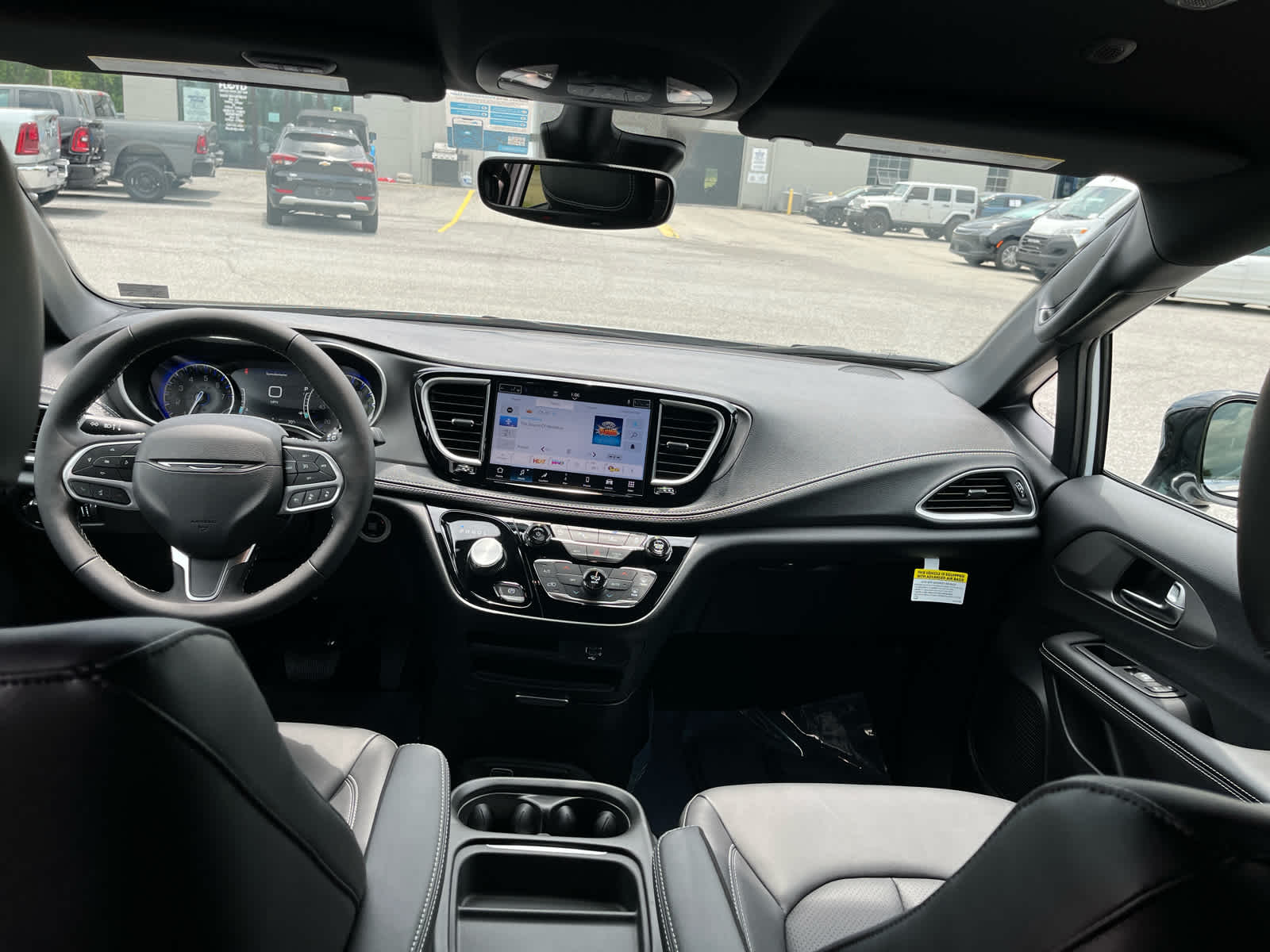 2027 Chrysler Pacifica Select