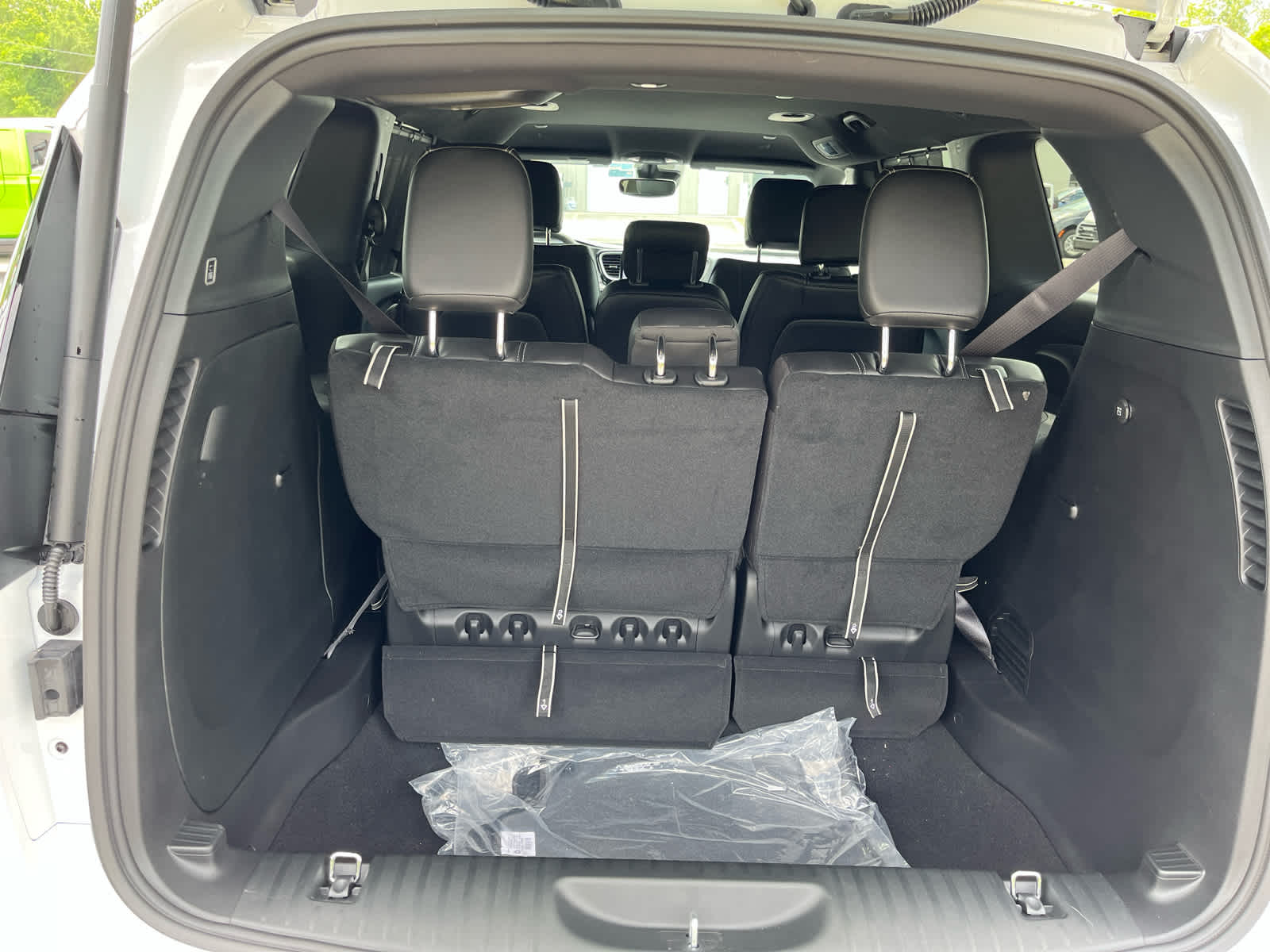2027 Chrysler Pacifica Select