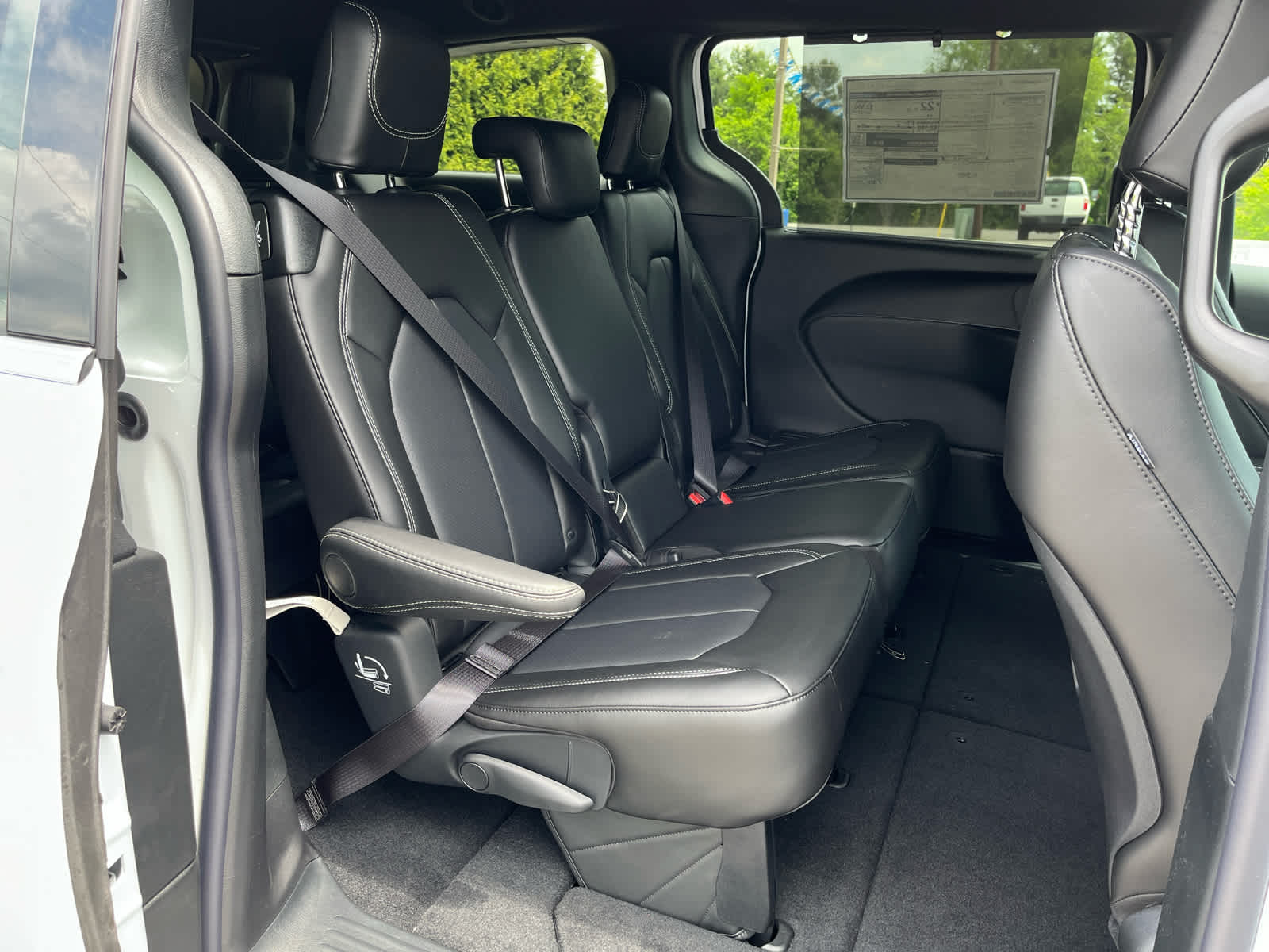 2027 Chrysler Pacifica Select