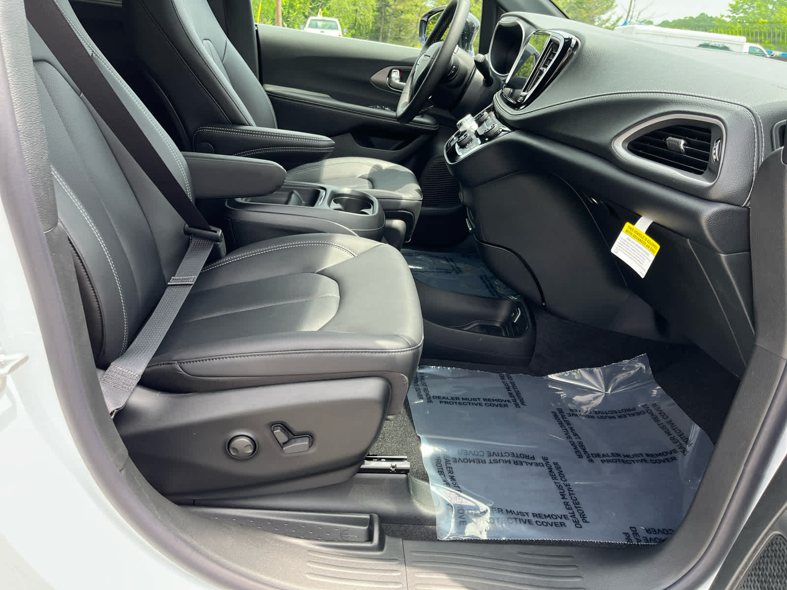 2027 Chrysler Pacifica Select