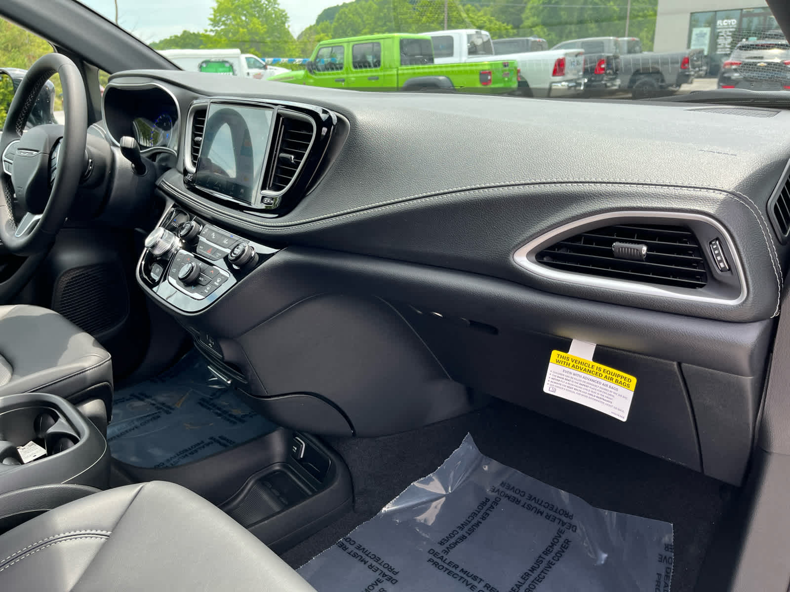 2027 Chrysler Pacifica Select