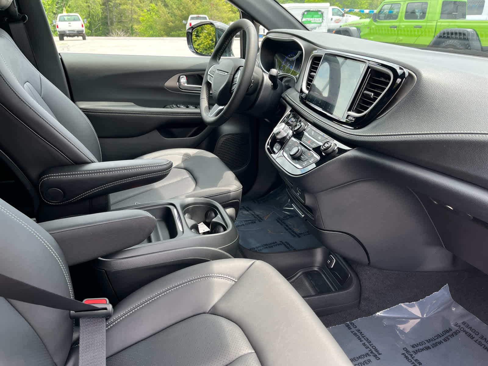 2027 Chrysler Pacifica Select