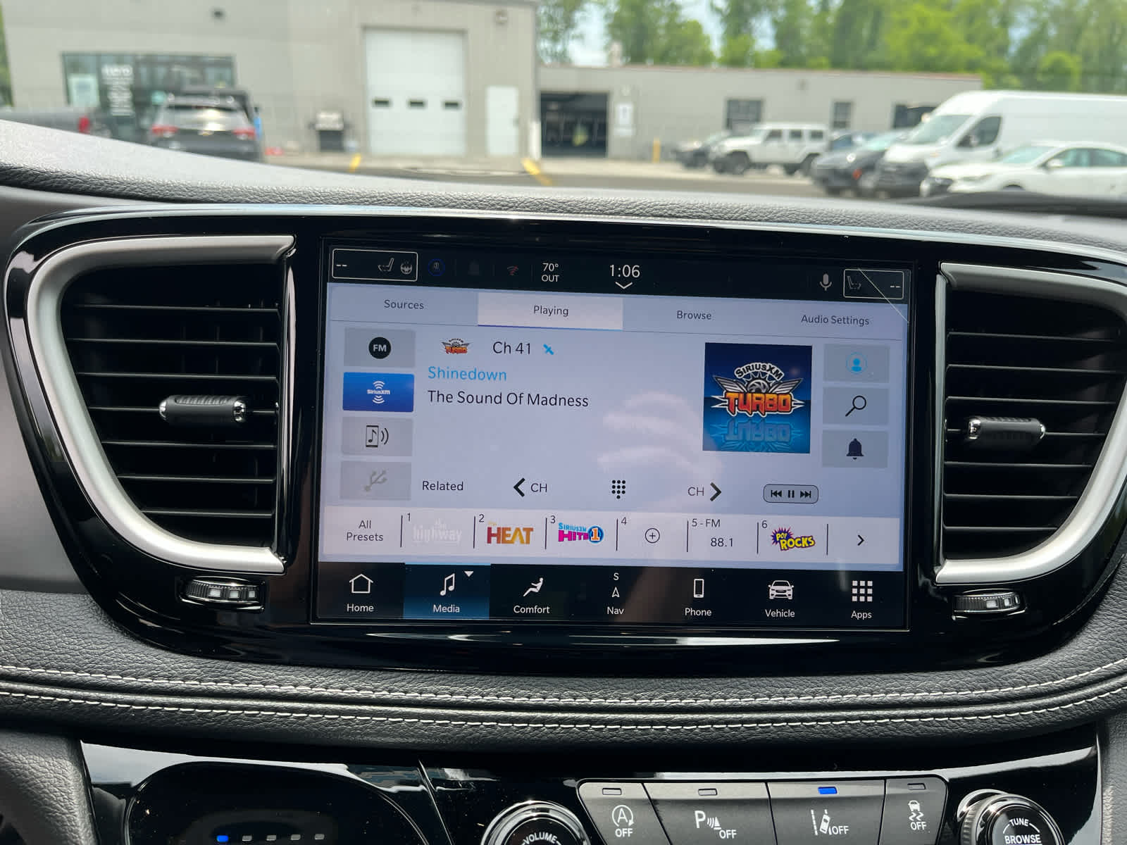 2027 Chrysler Pacifica Select