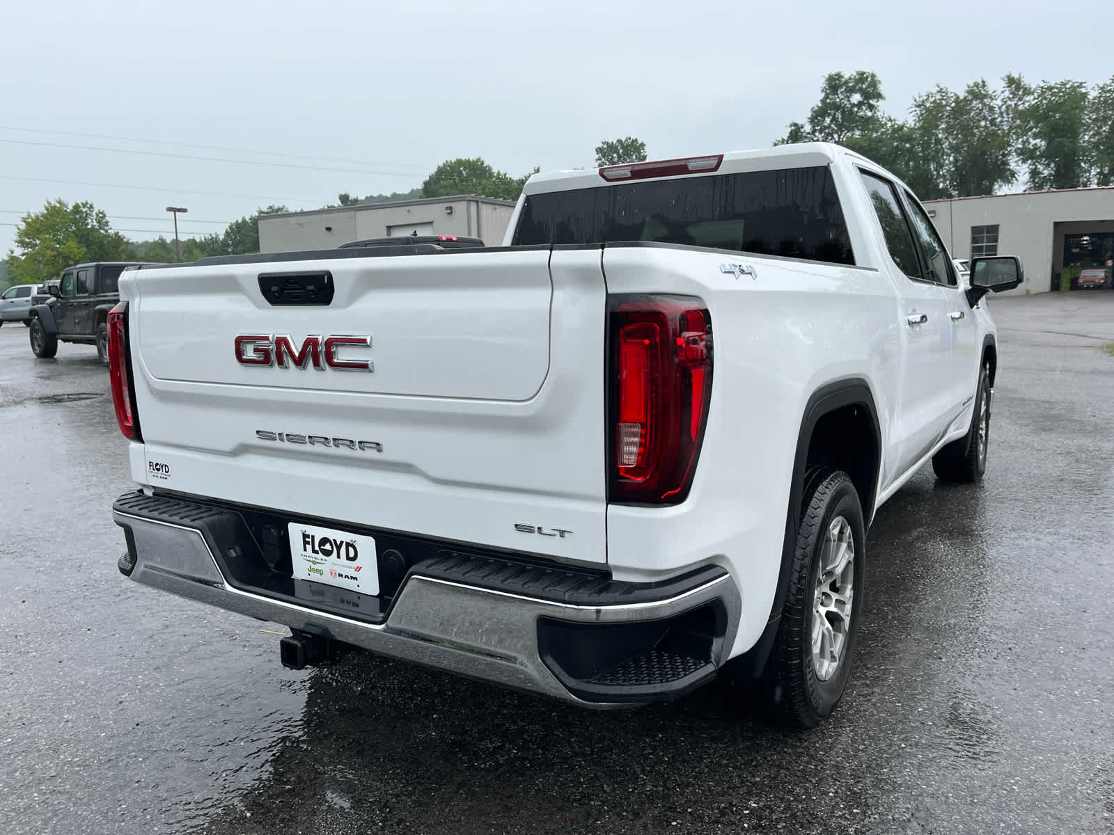 2024 GMC Sierra 1500 SLT