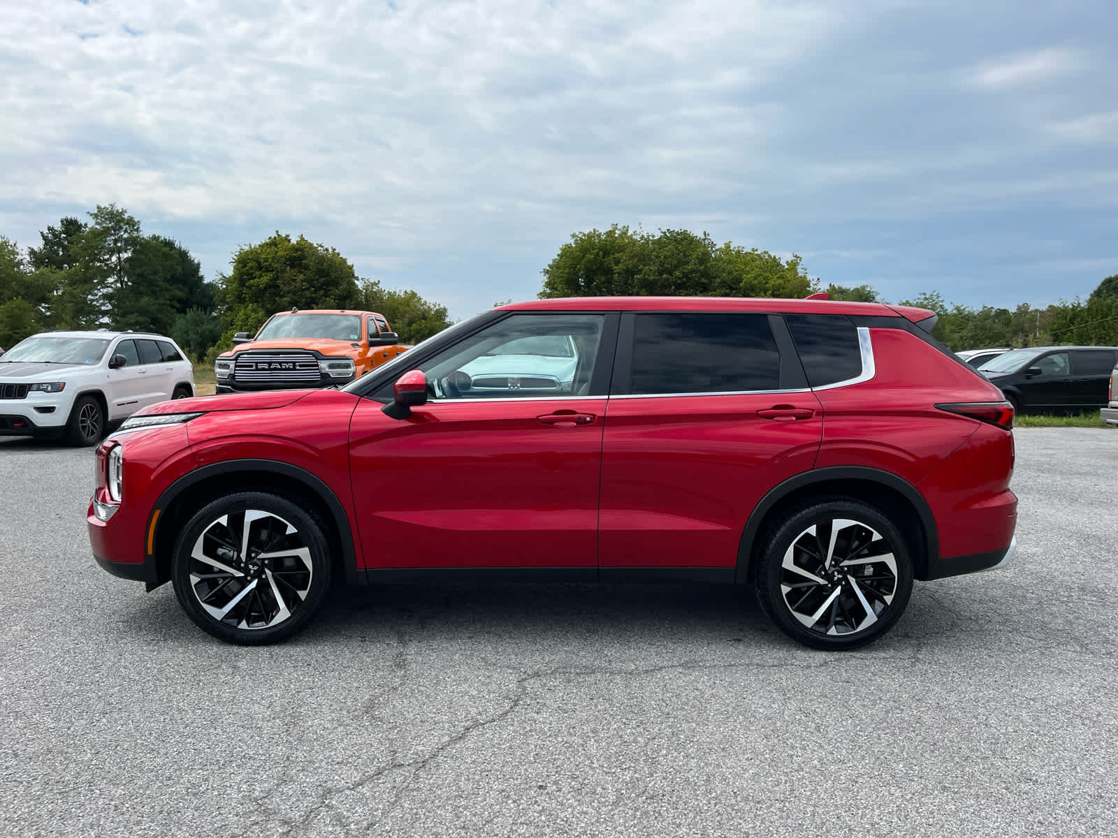2024 Mitsubishi Outlander SE
