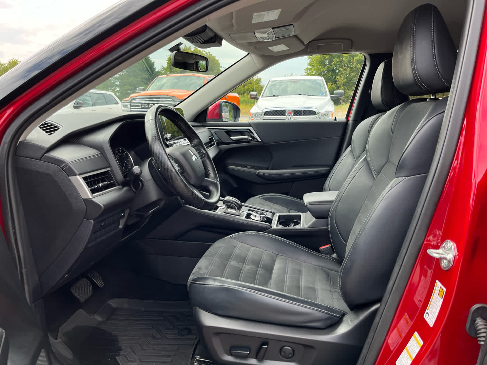 2024 Mitsubishi Outlander SE