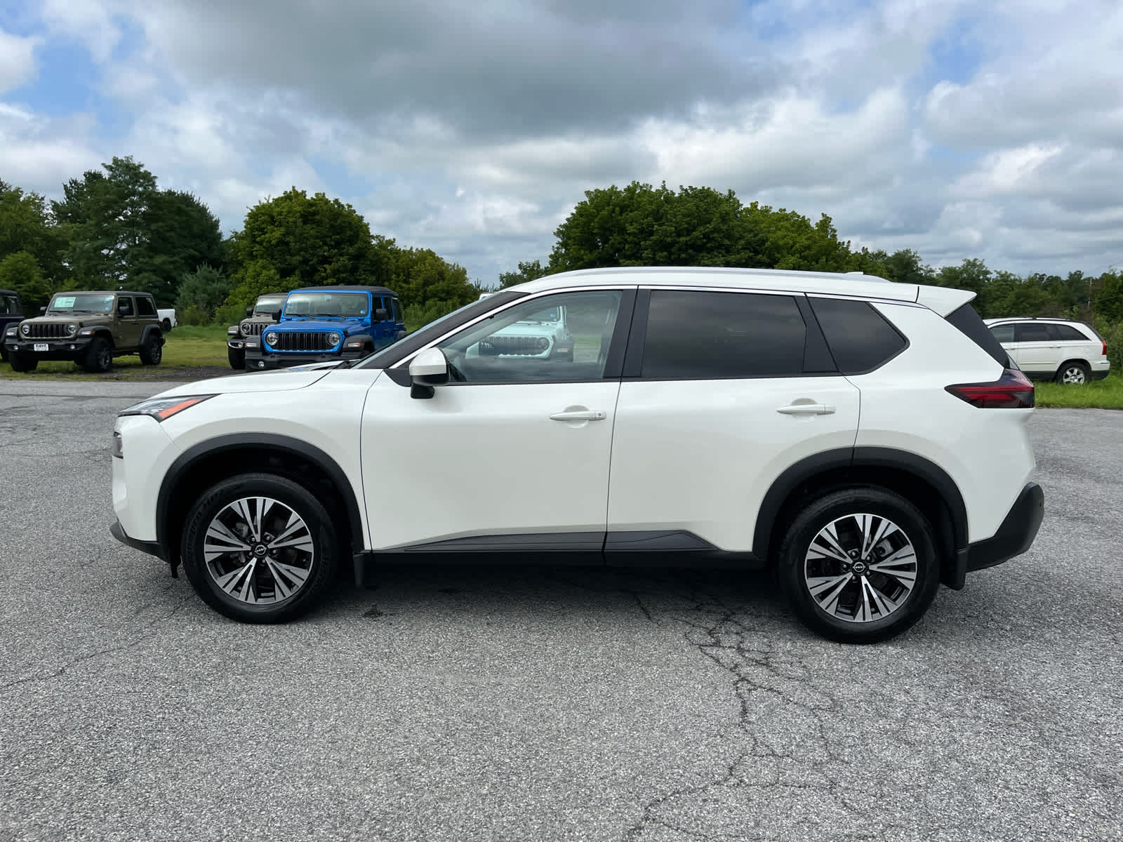 2023 Nissan Rogue SV