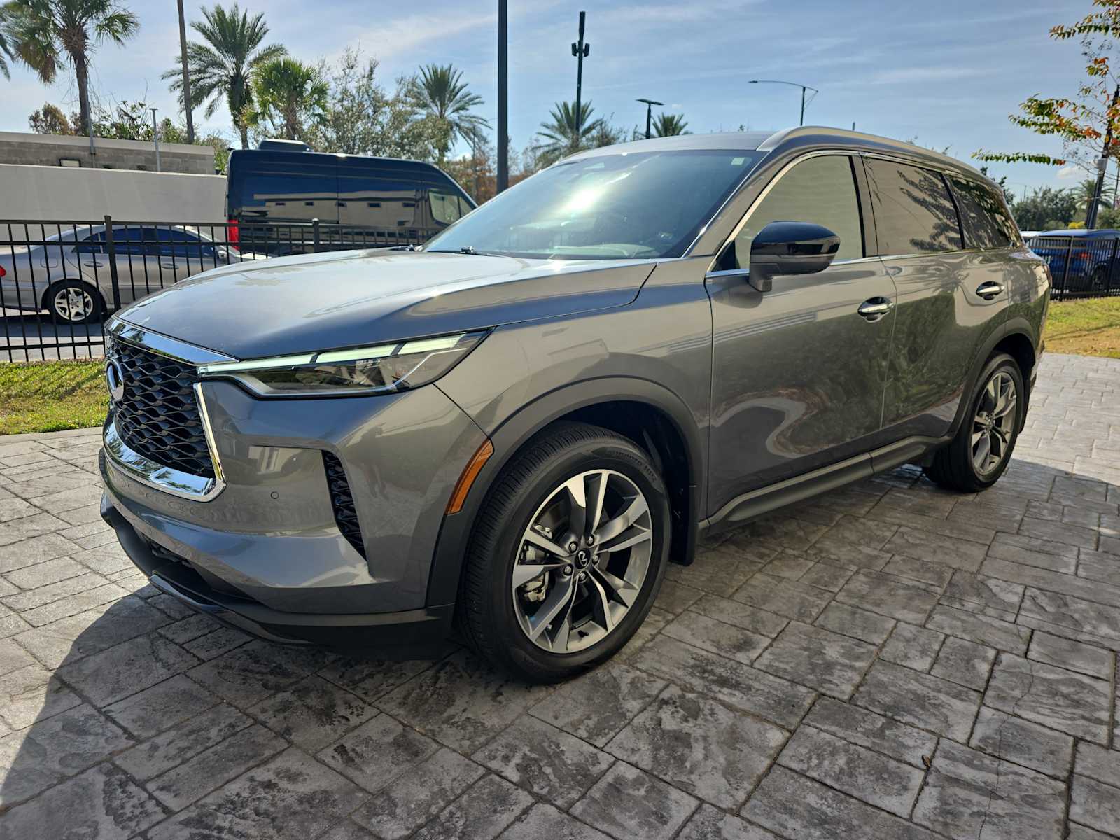 View vehicle photo 7