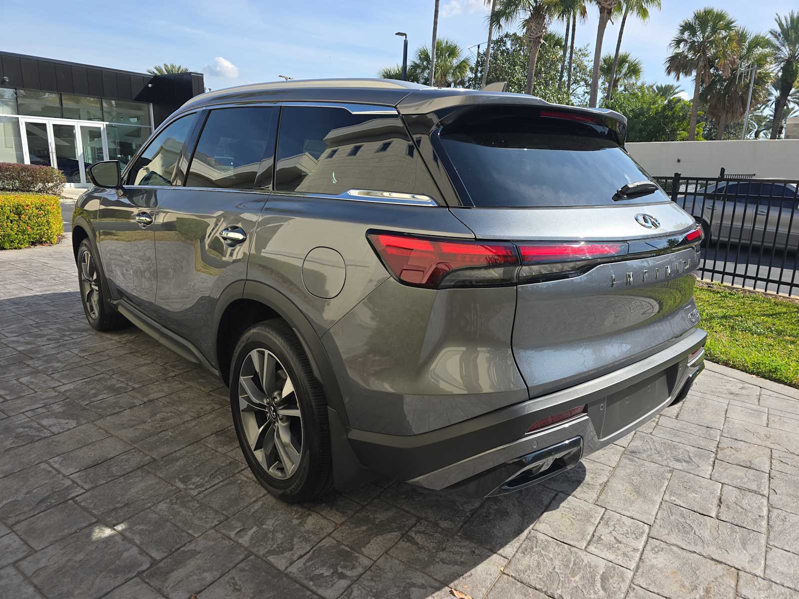 View vehicle photo 6