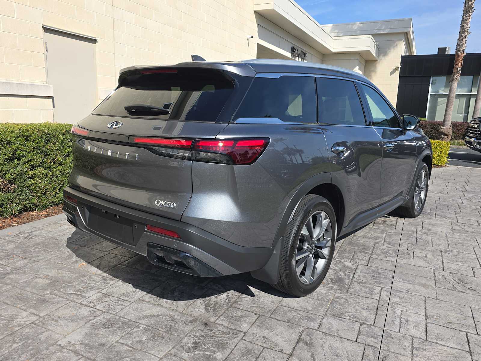 View vehicle photo 3