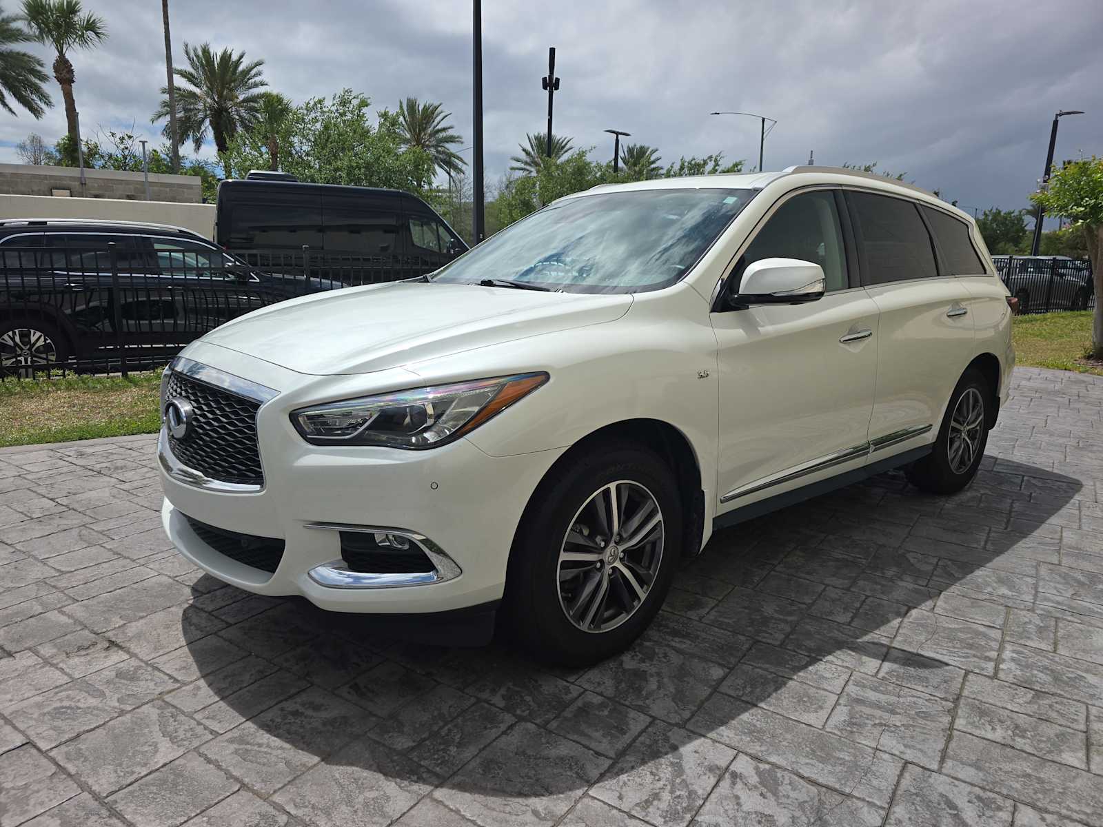 View vehicle photo 7