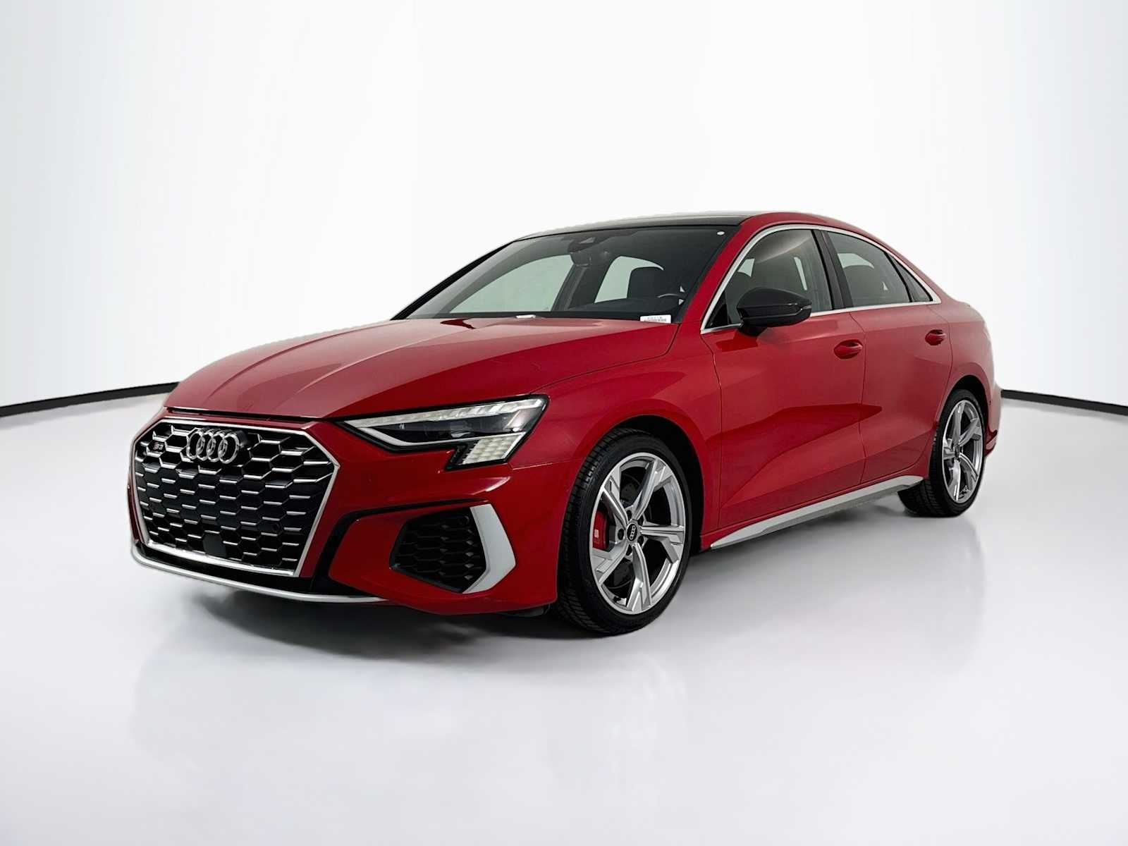 2023 Audi S3 Naranja (TANGO RED) Sedán Tracción en las cuatro ruedas Automática