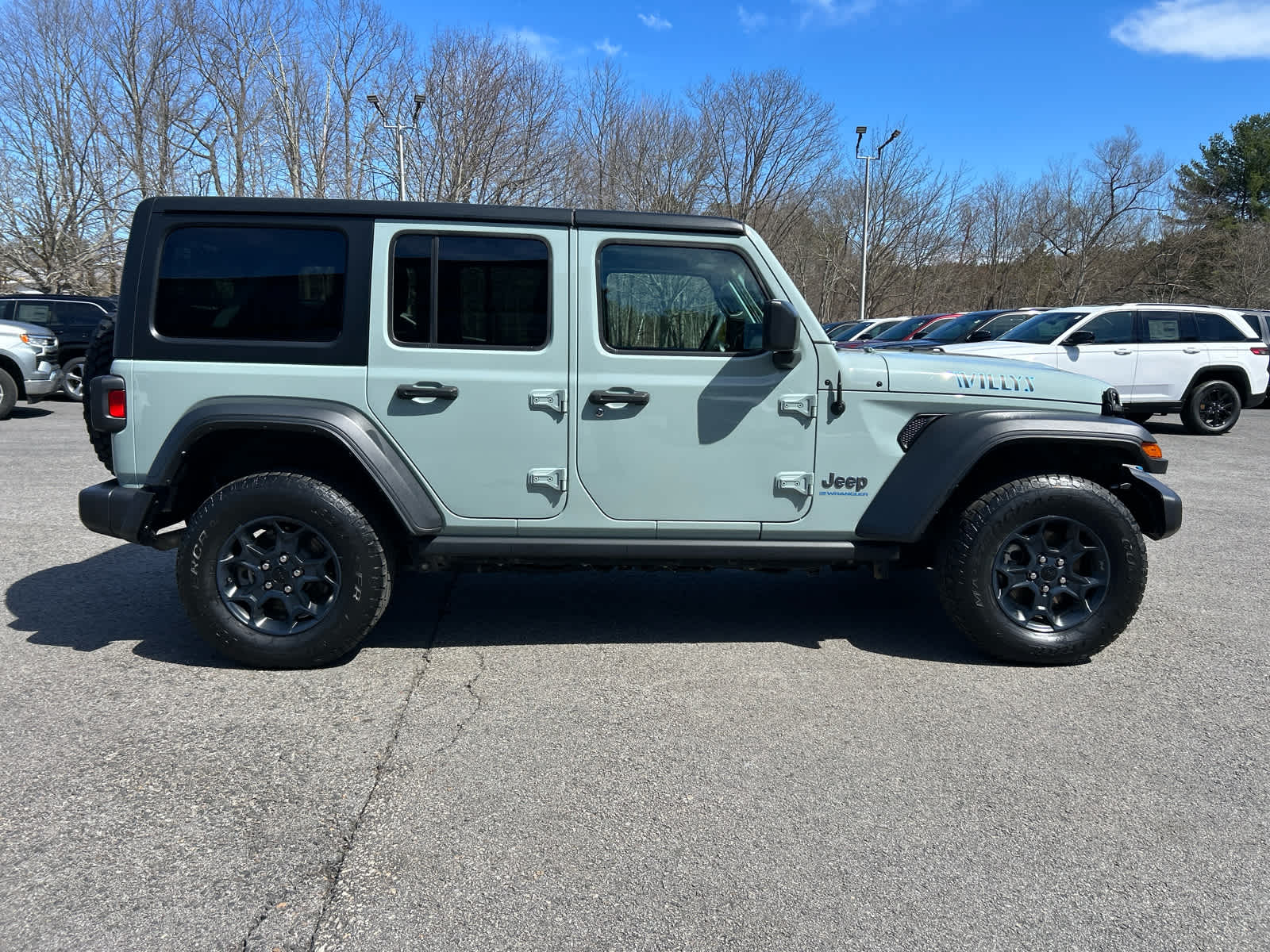 View vehicle photo 3