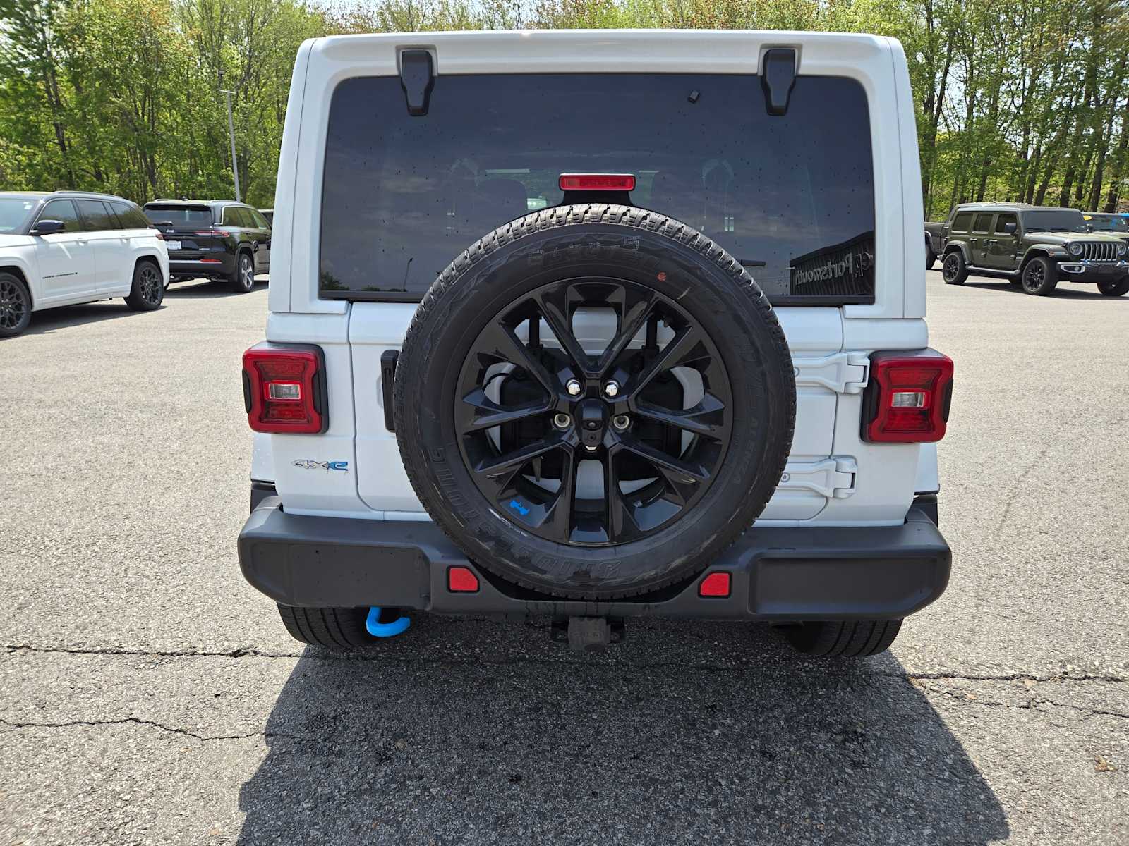 View vehicle photo 4
