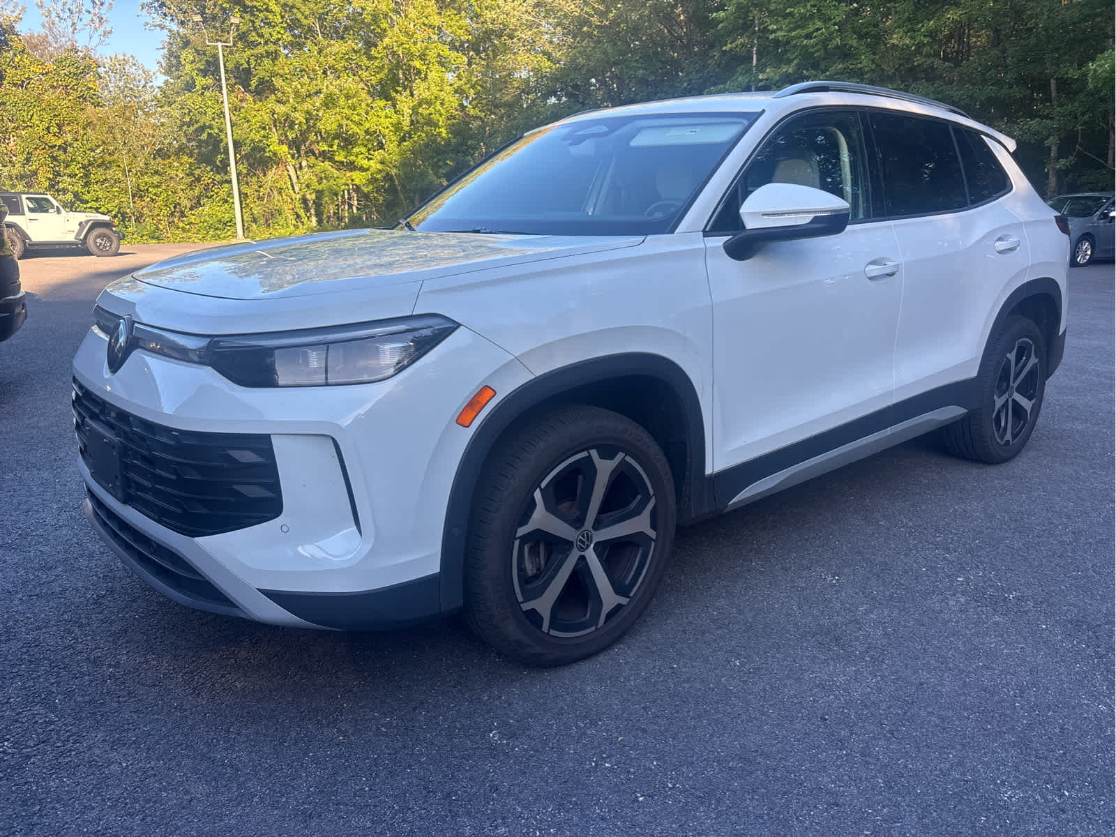 Pure White 2025 Volkswagen Tiguan SUV / Crossover All-Wheel Drive 8-Speed Automatic