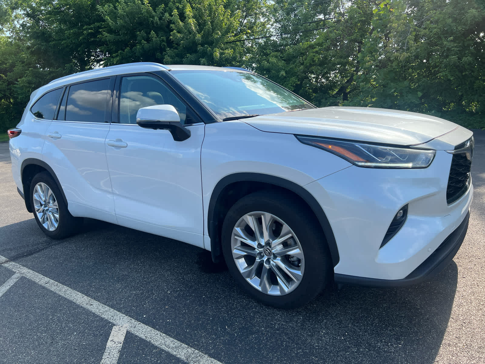 White (Wind Chill Pearl) 2024 Toyota Highlander SUV / Crossover All-Wheel Drive 8-Speed Automatic