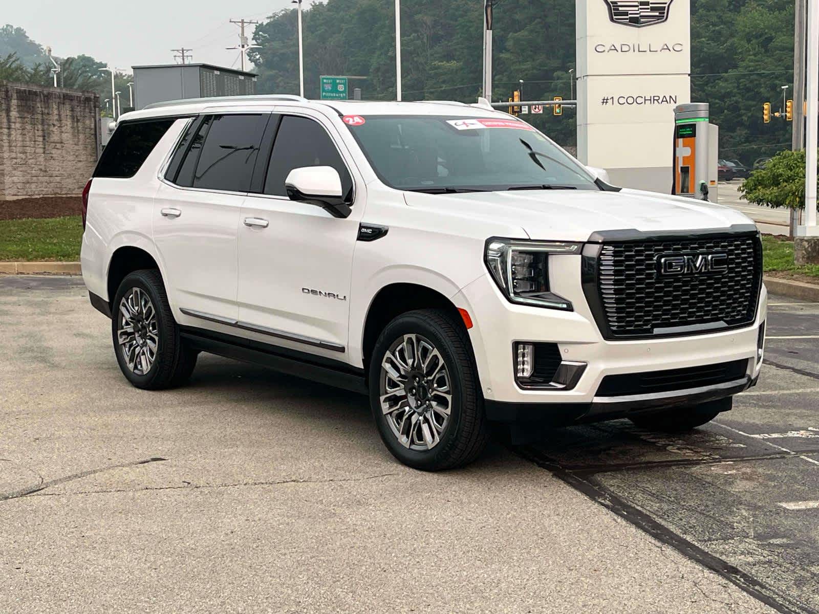 White Frost Tricoat 2024 GMC Yukon SUV / Crossover Four-Wheel Drive Automatic