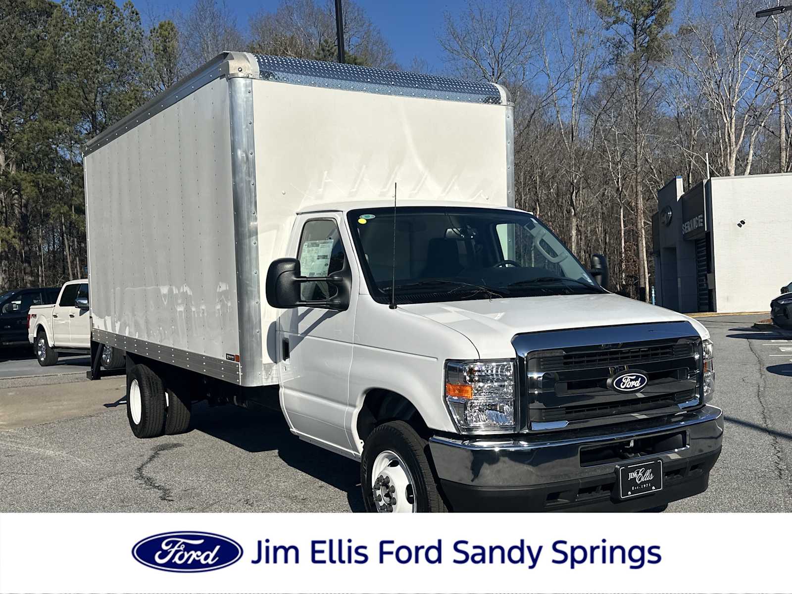 2026 Ford E-Series Chassis Blanco (Oxford White) Camioneta Tracción trasera 6 velocidades Automática