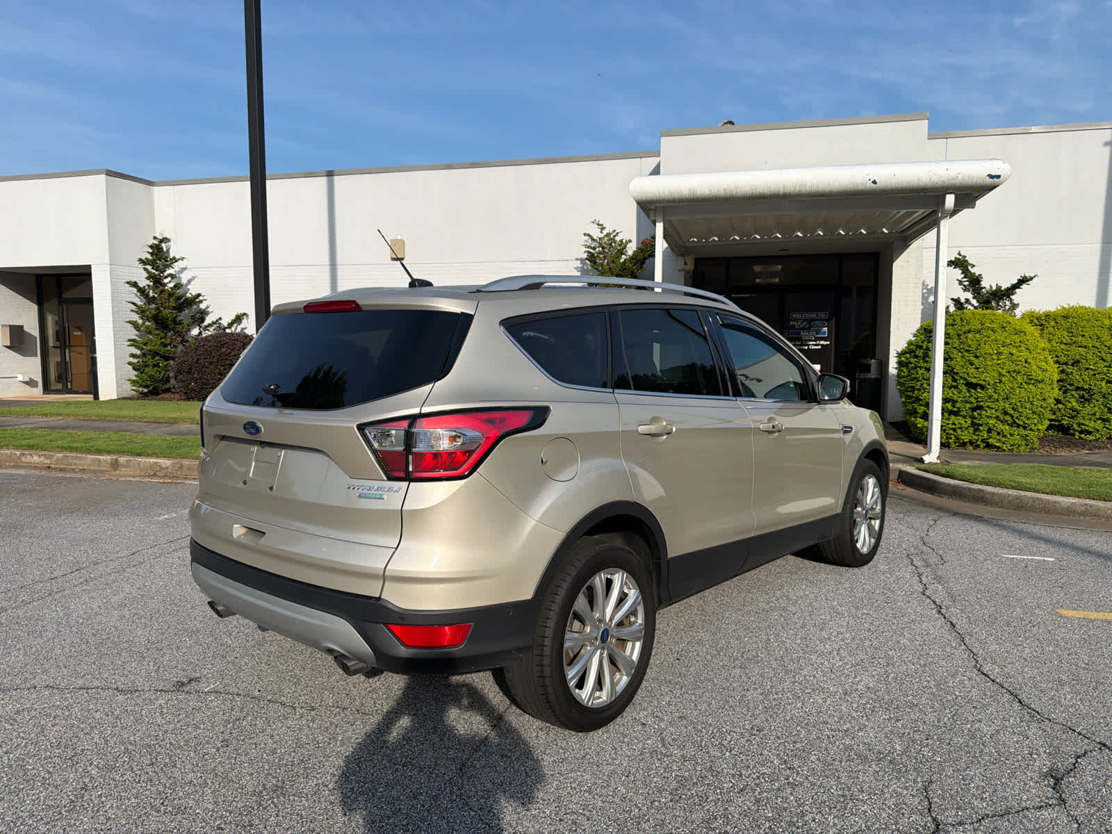 View vehicle photo 2