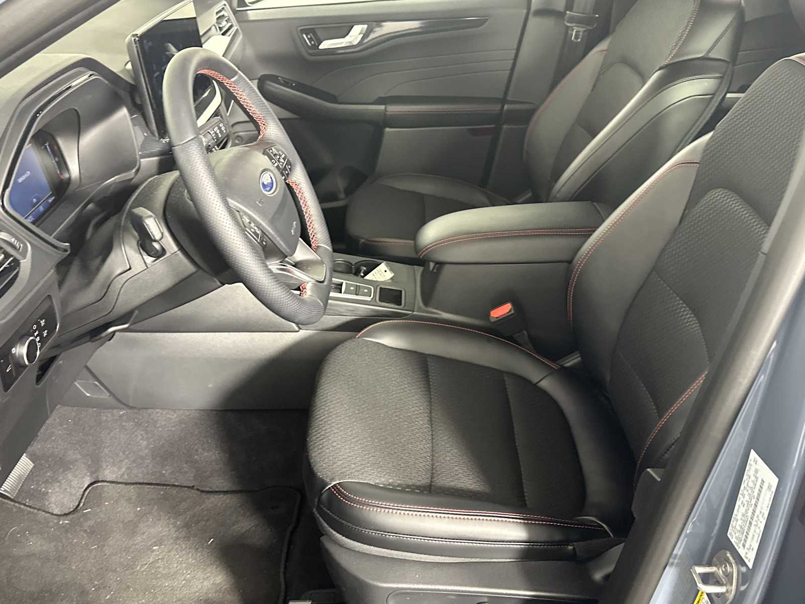 2026 Ford Escape ST-Line photo 3