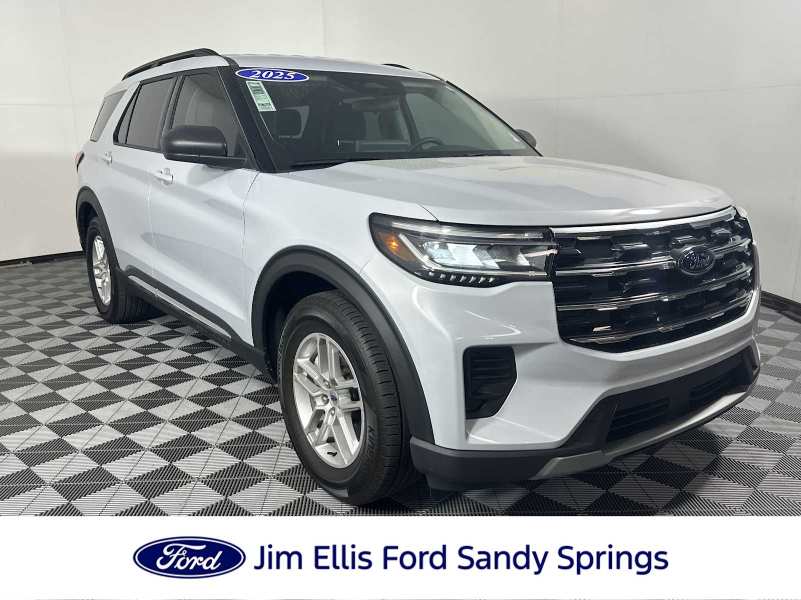 Space White Metallic 2025 Ford Explorer Active RWD SUV / Crossover Rear-Wheel Drive Automatic