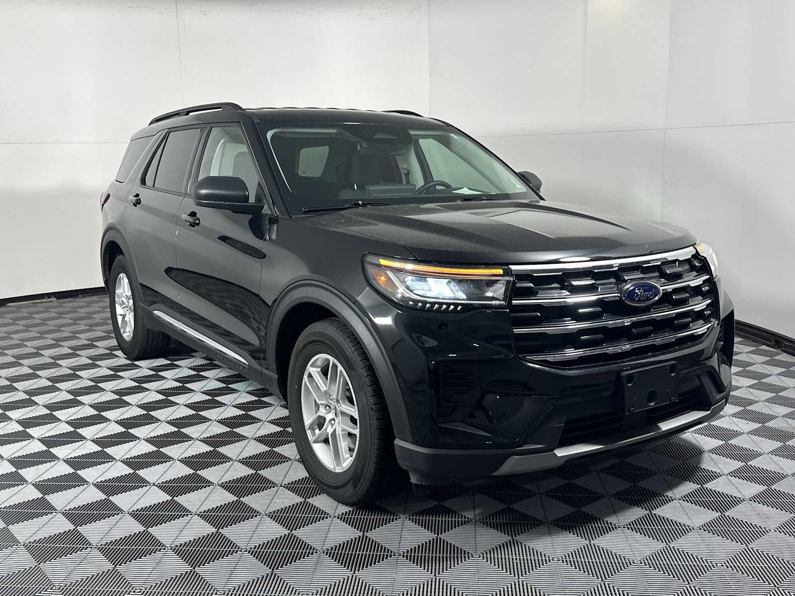 2025 Ford Explorer Active RWD