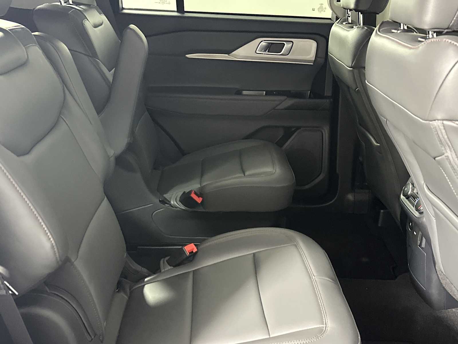 2025 Ford Explorer Active AWD