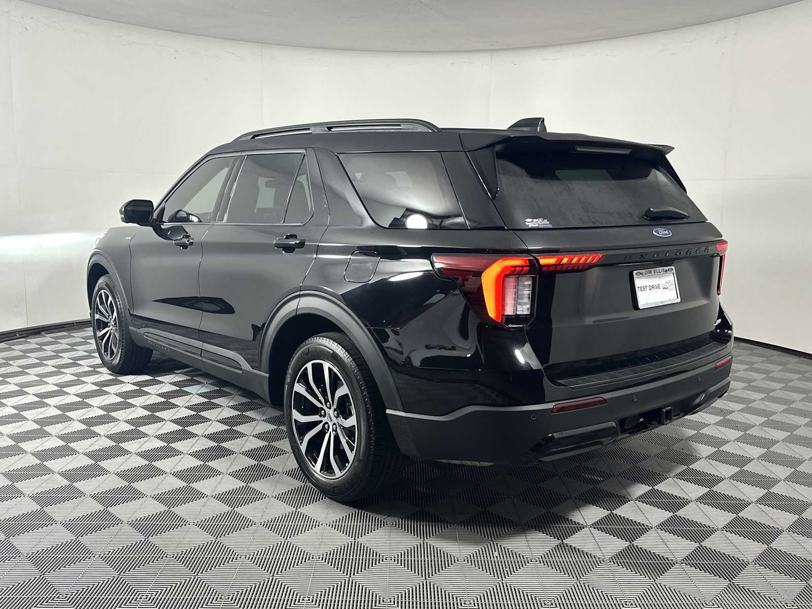 View vehicle photo 6