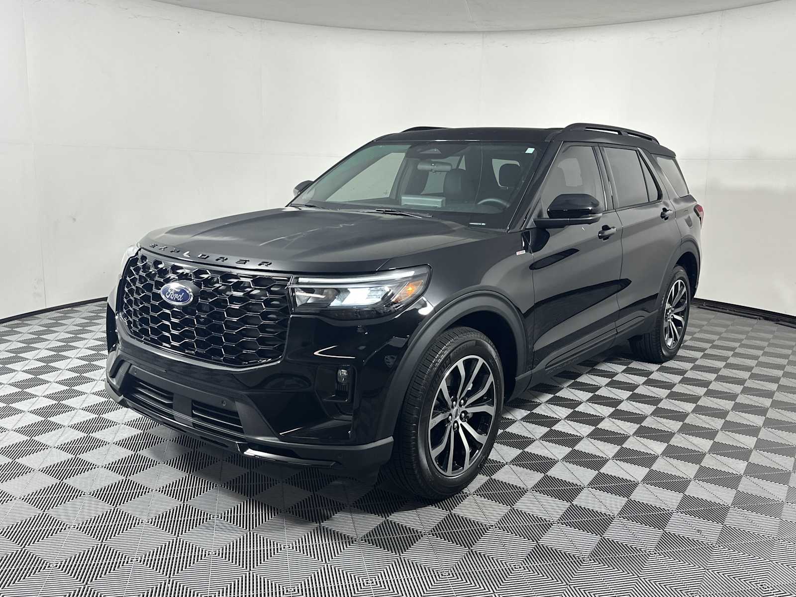 View vehicle photo 3