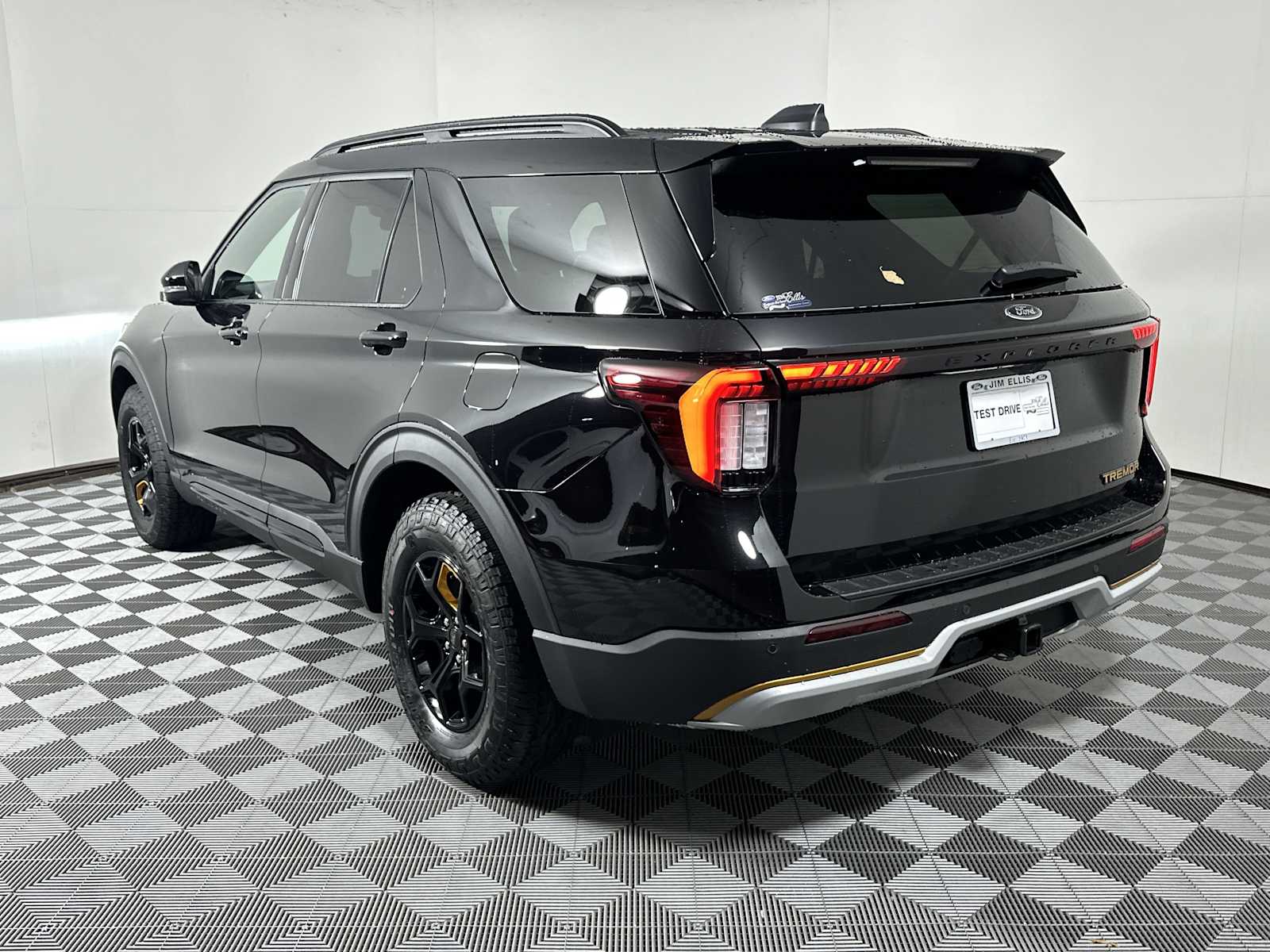 2026 Ford Explorer photo 2