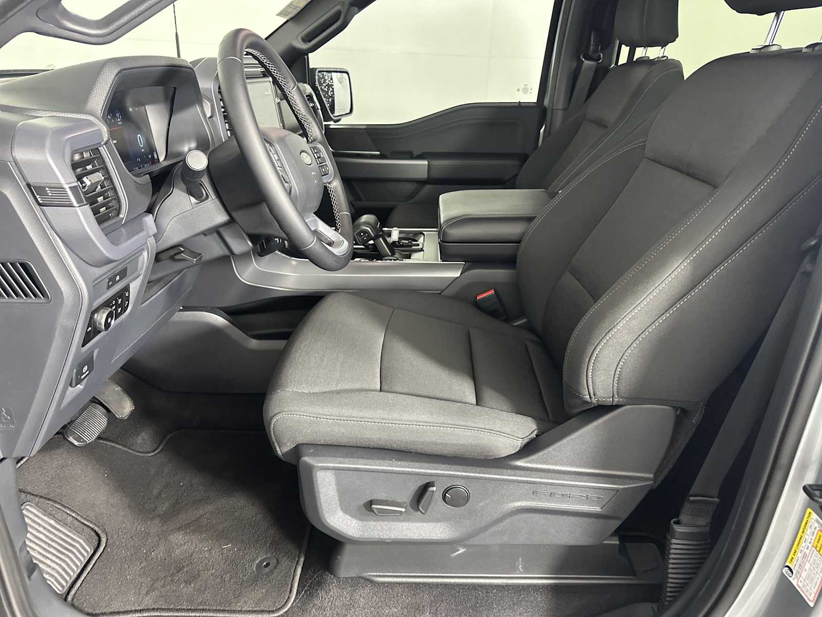 2025 Ford F-150 XLT photo 4