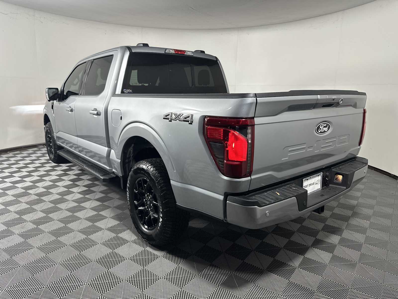 2025 Ford F-150 XLT photo 2