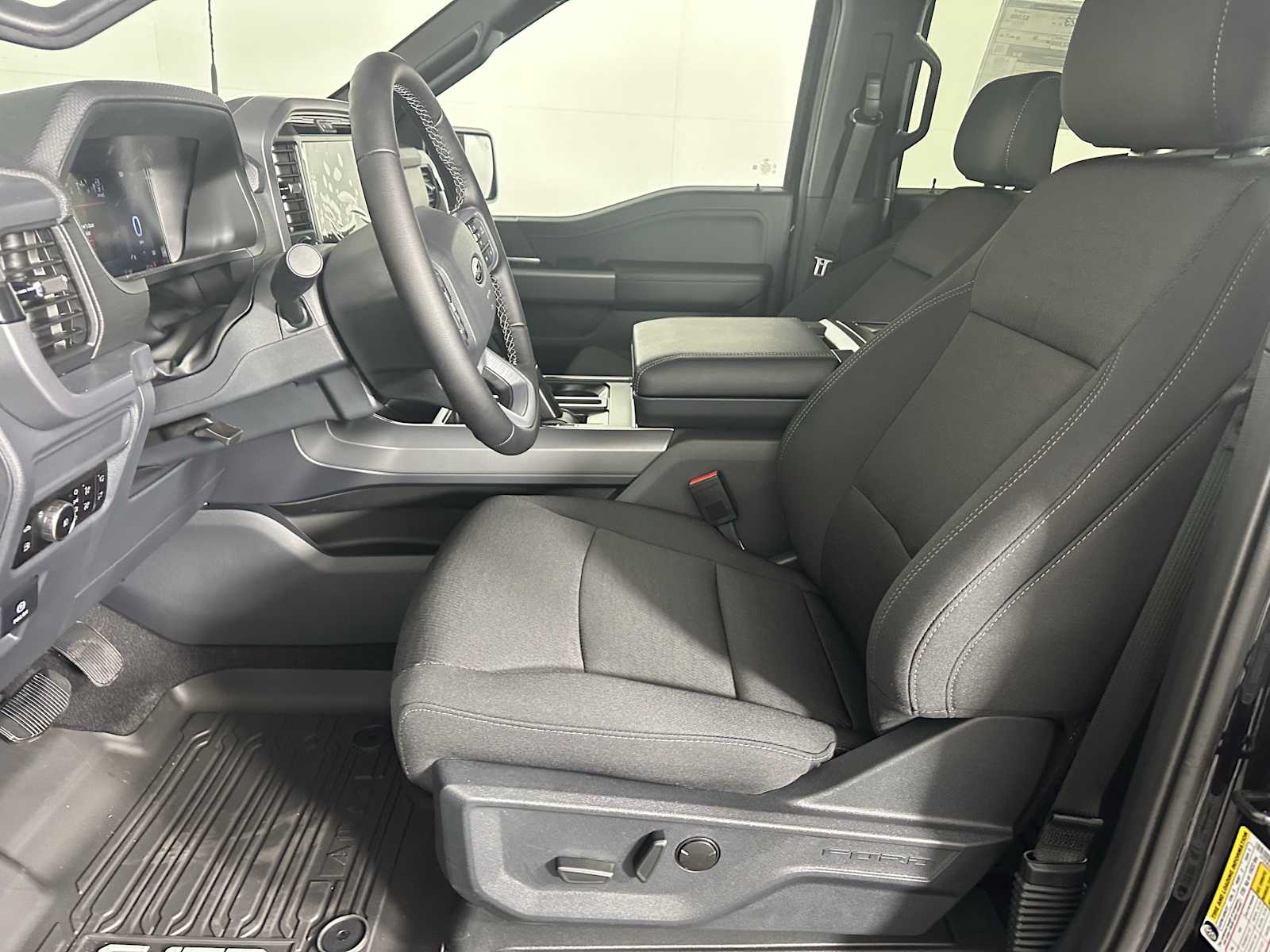 2025 Ford F-150 XLT photo 3