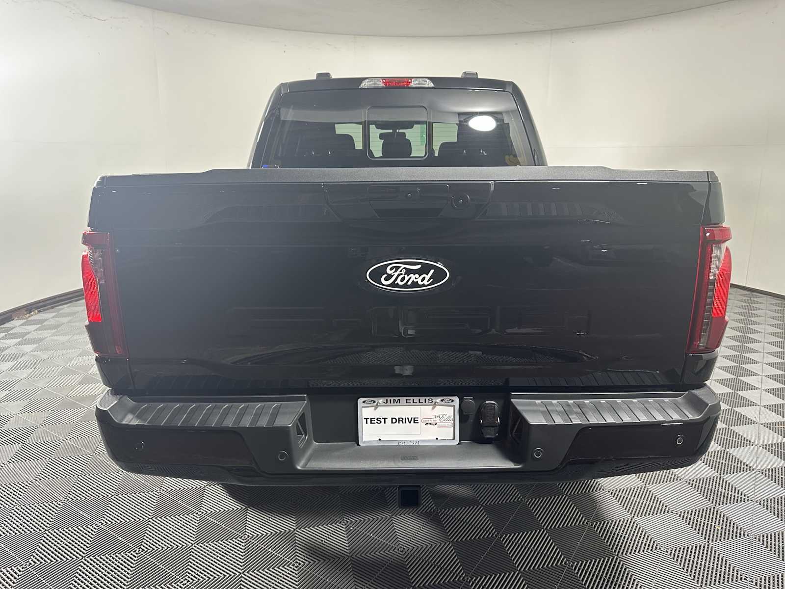 2025 Ford F-150 XLT photo 2