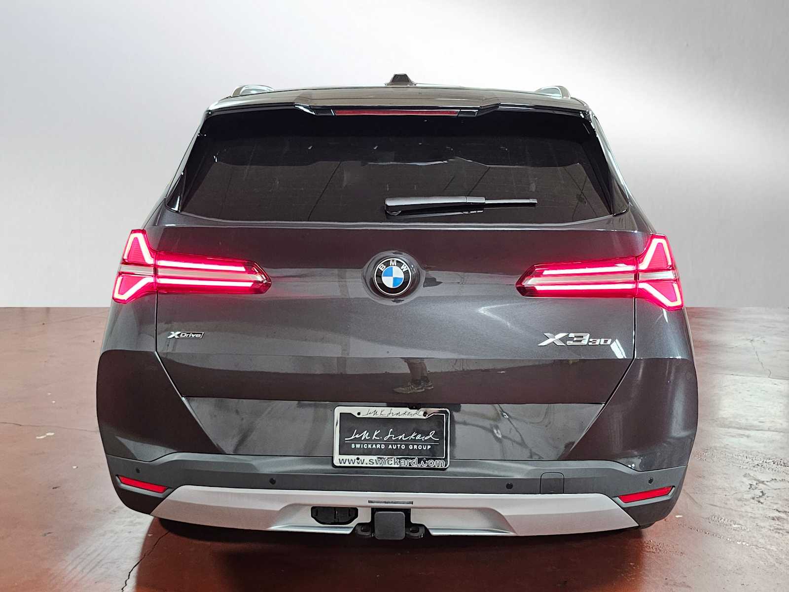 View vehicle photo 4