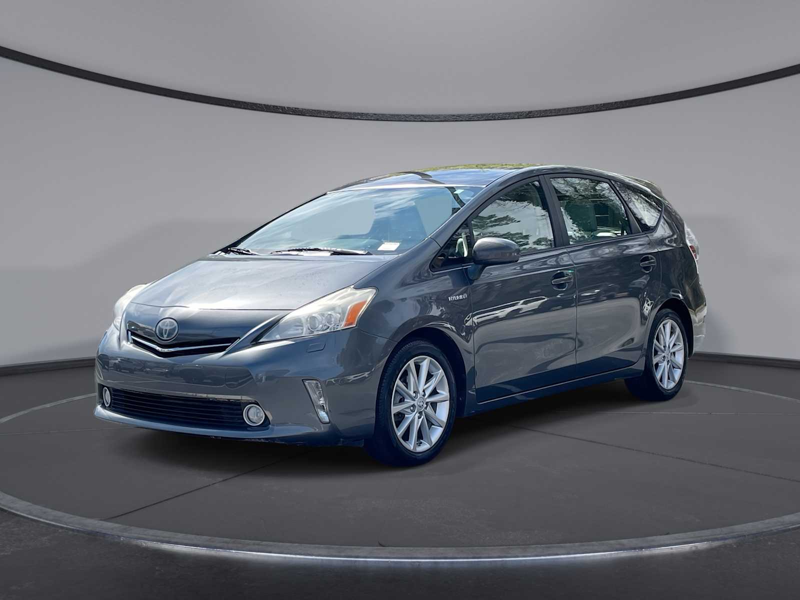 2014 Toyota Prius v Five