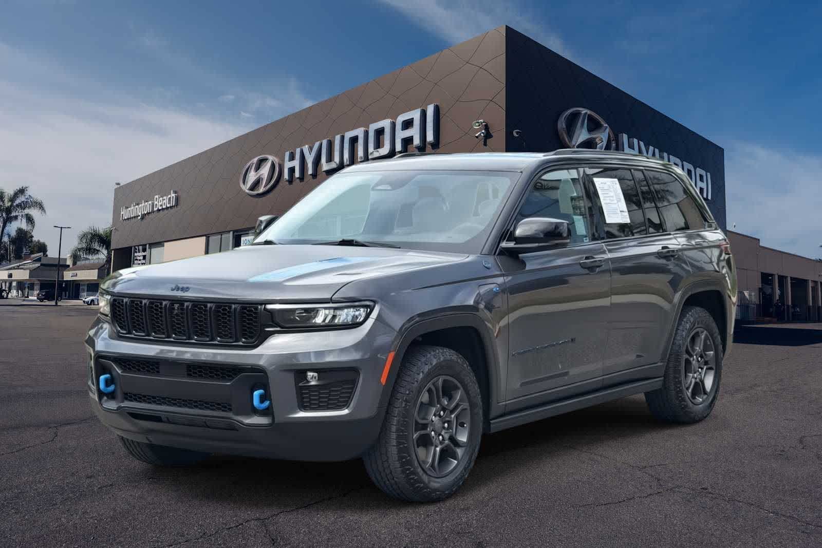 Baltic Gray Metallic Clearcoat 2025 Jeep Grand Cherokee 4xe Trailhawk 4WD SUV / Crossover Four-Wheel Drive 8-Speed Automatic