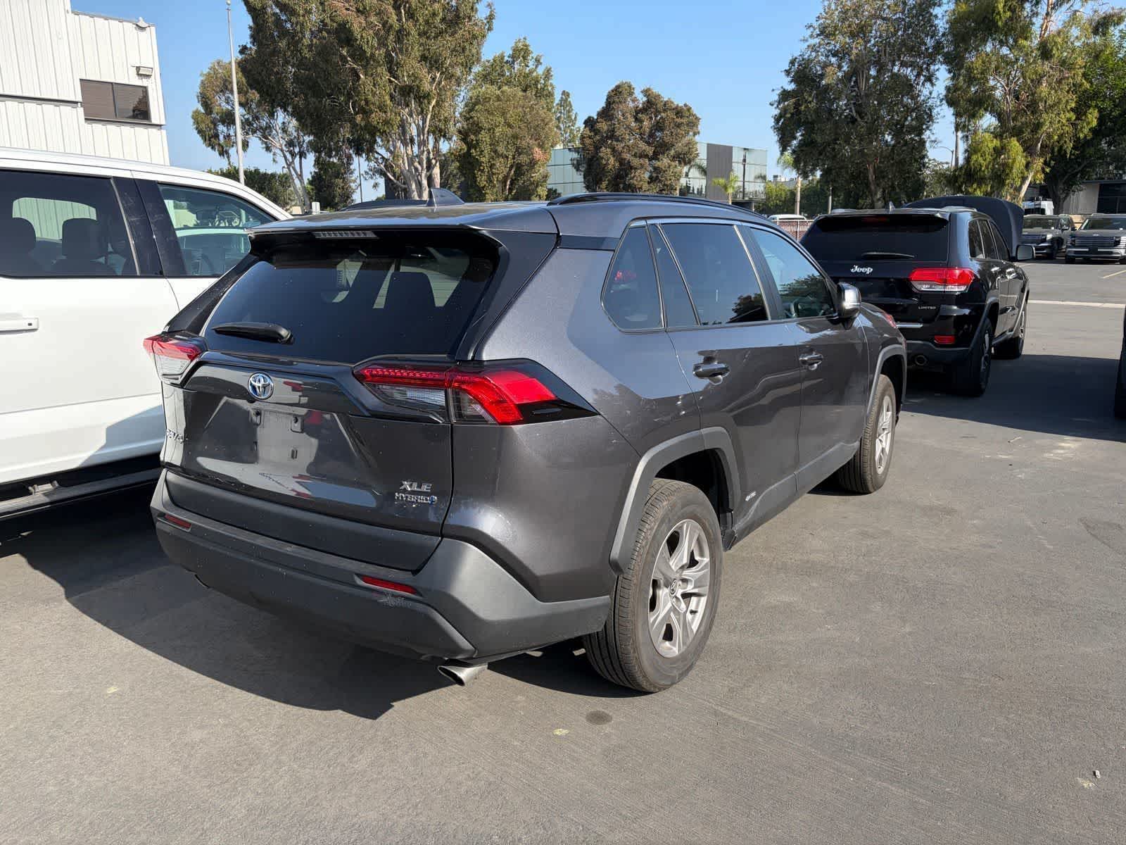 View vehicle photo 3