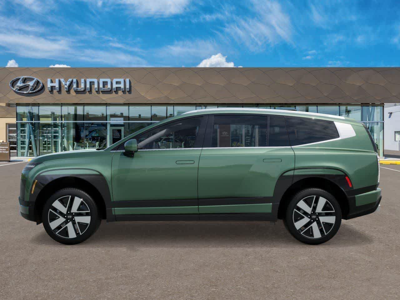 View vehicle photo 3