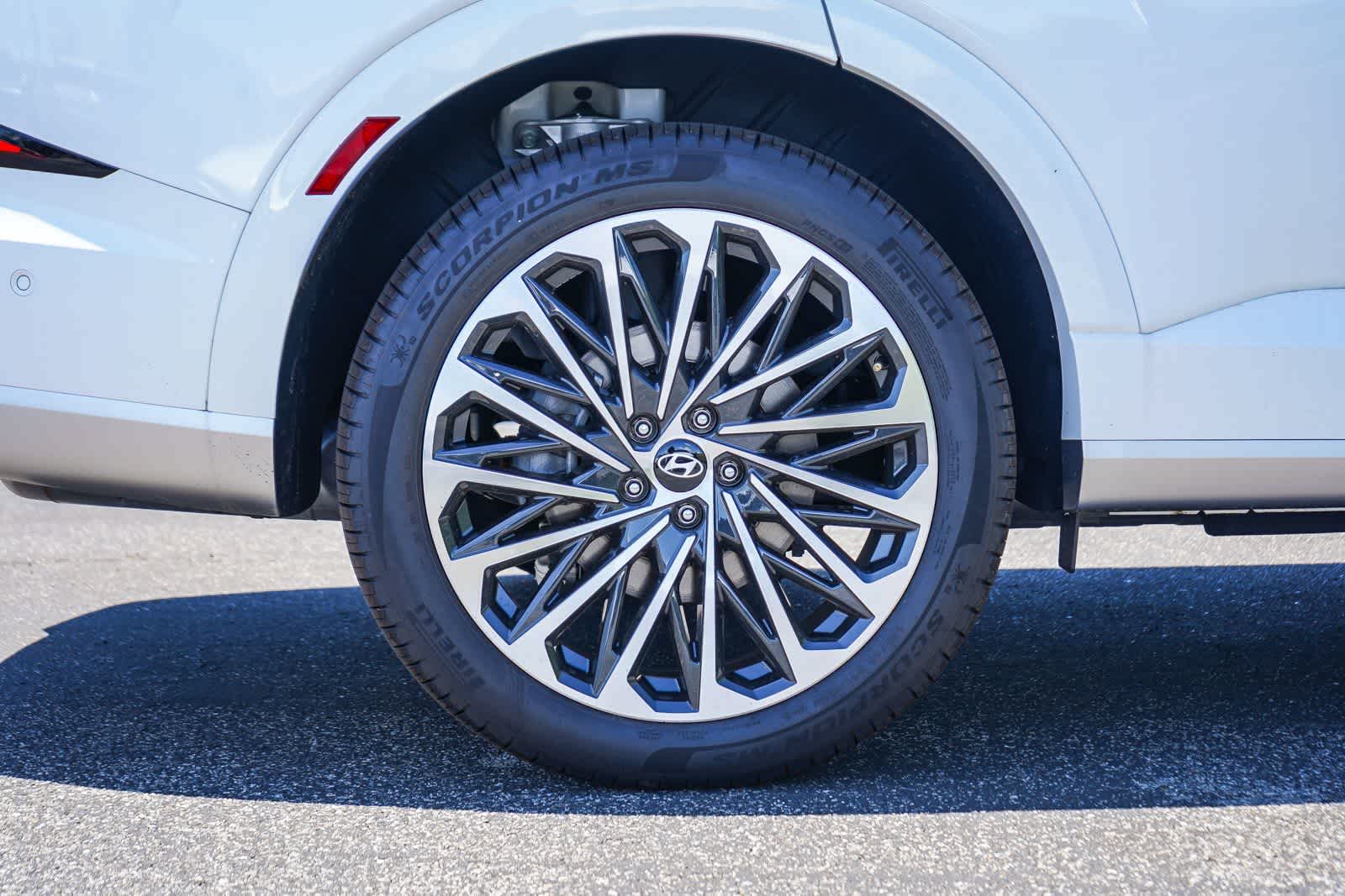 View vehicle photo 7