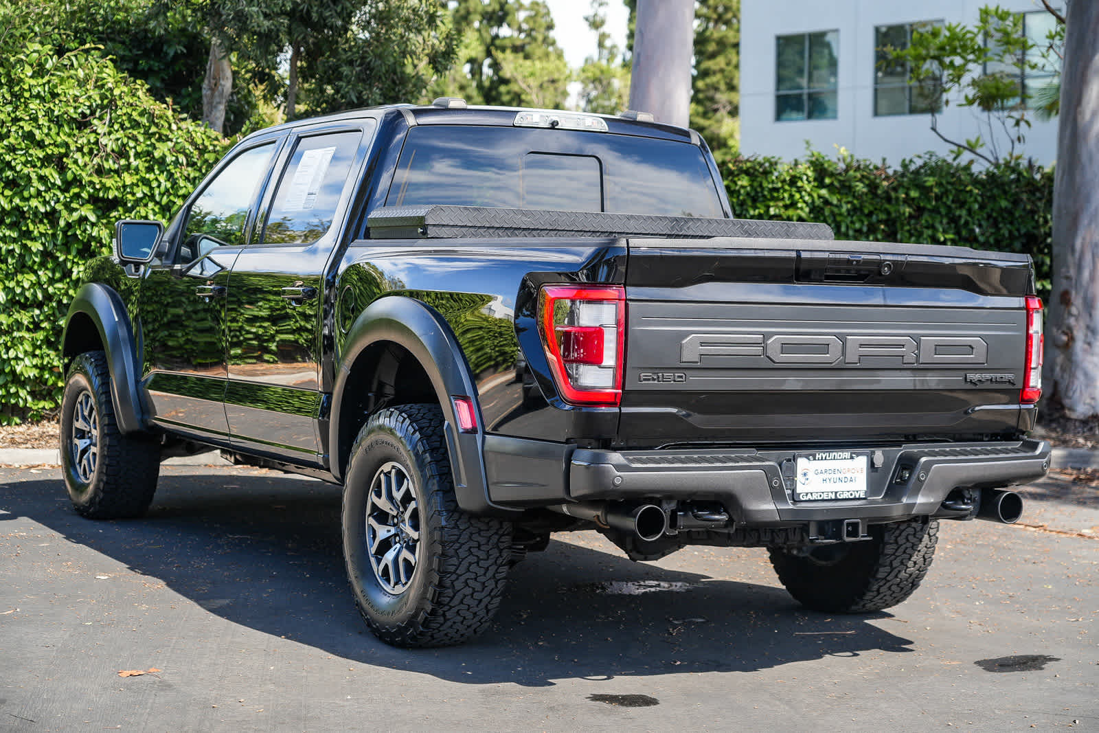 View vehicle photo 3