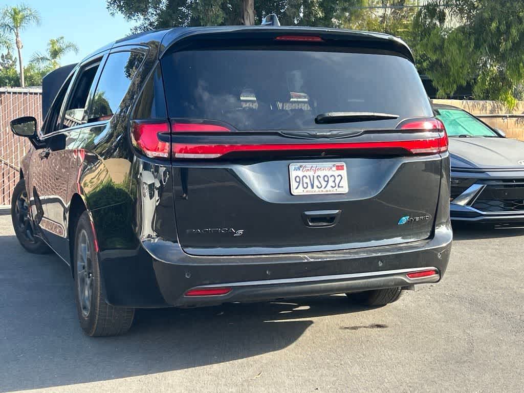 Brilliant Black Crystal Pearlcoat 2023 Chrysler Pacifica Hybrid Minivan Front-Wheel Drive Continuously Variable Transmission