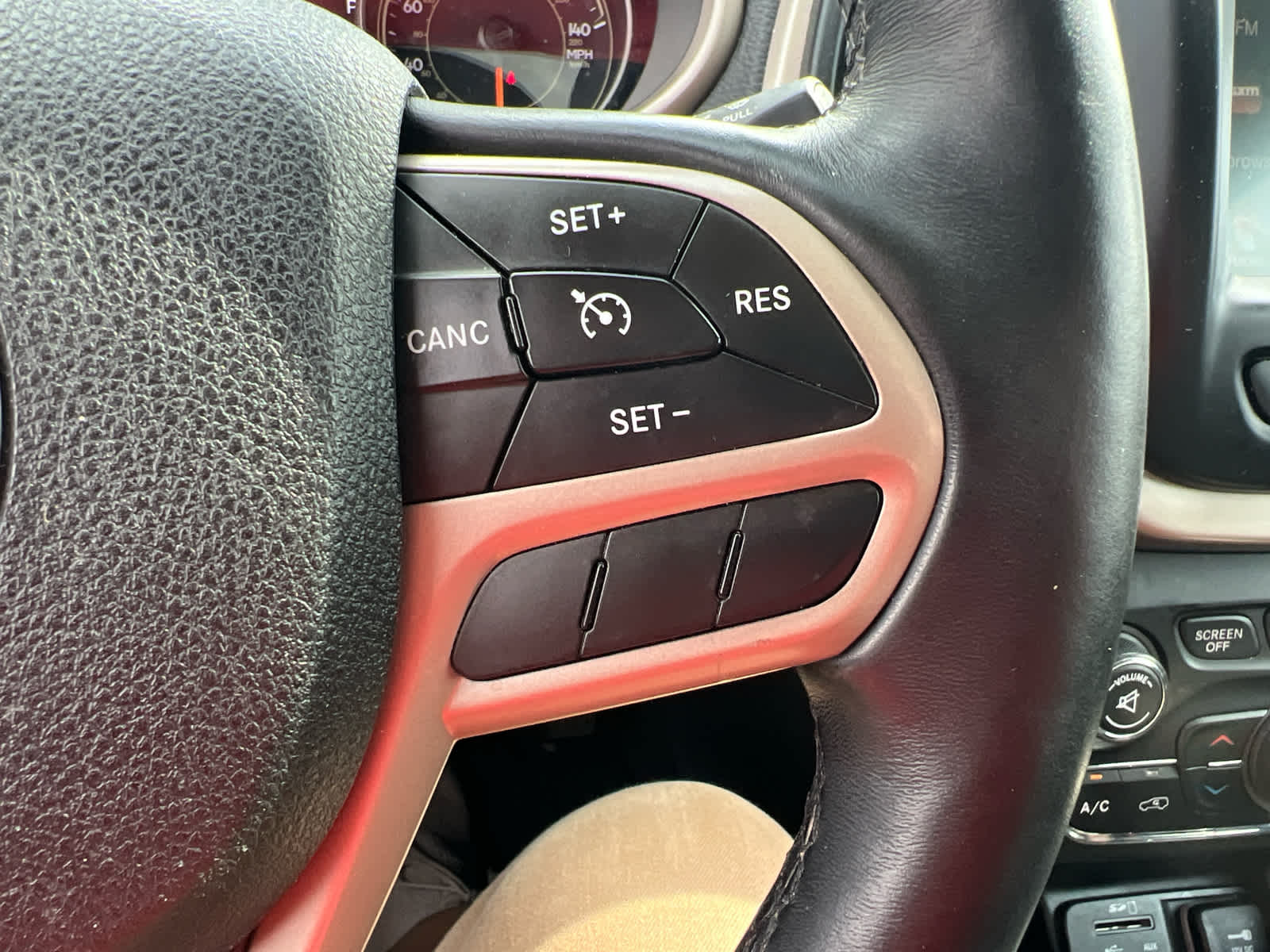 2017 Jeep Cherokee Limited - 11