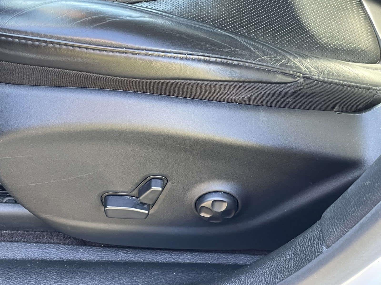 2019 Jeep Cherokee photo 17 of 33