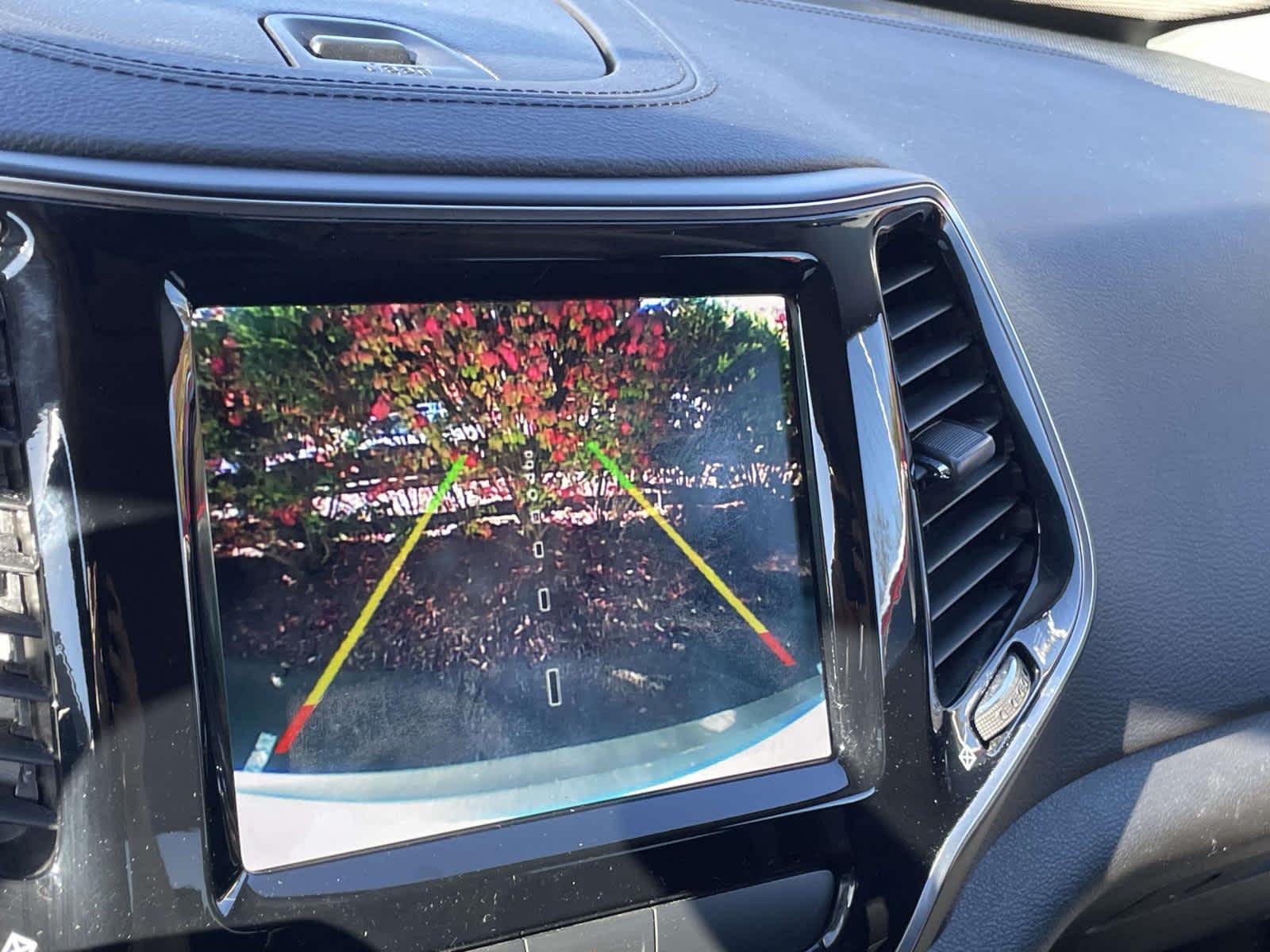 2019 Jeep Cherokee photo 19 of 33
