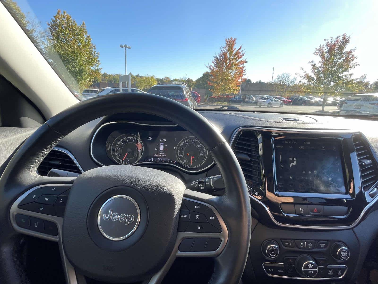2019 Jeep Cherokee photo 2 of 33