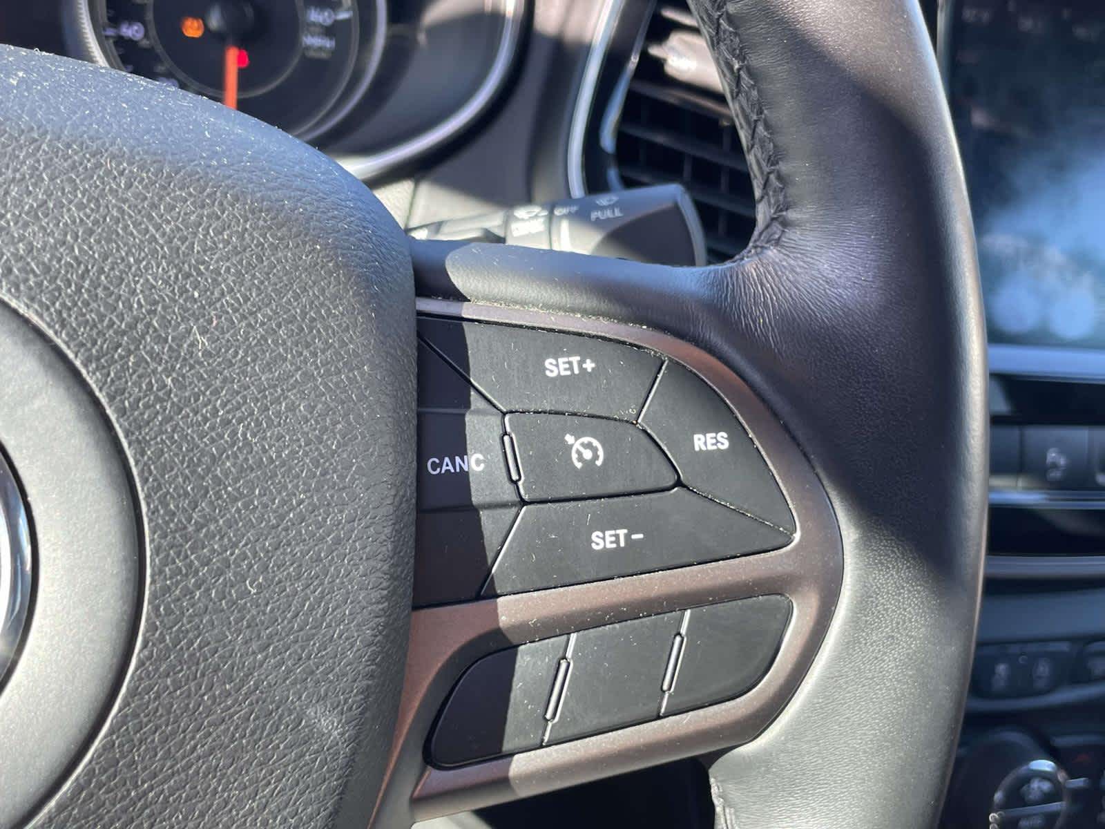 2019 Jeep Cherokee photo 28 of 33