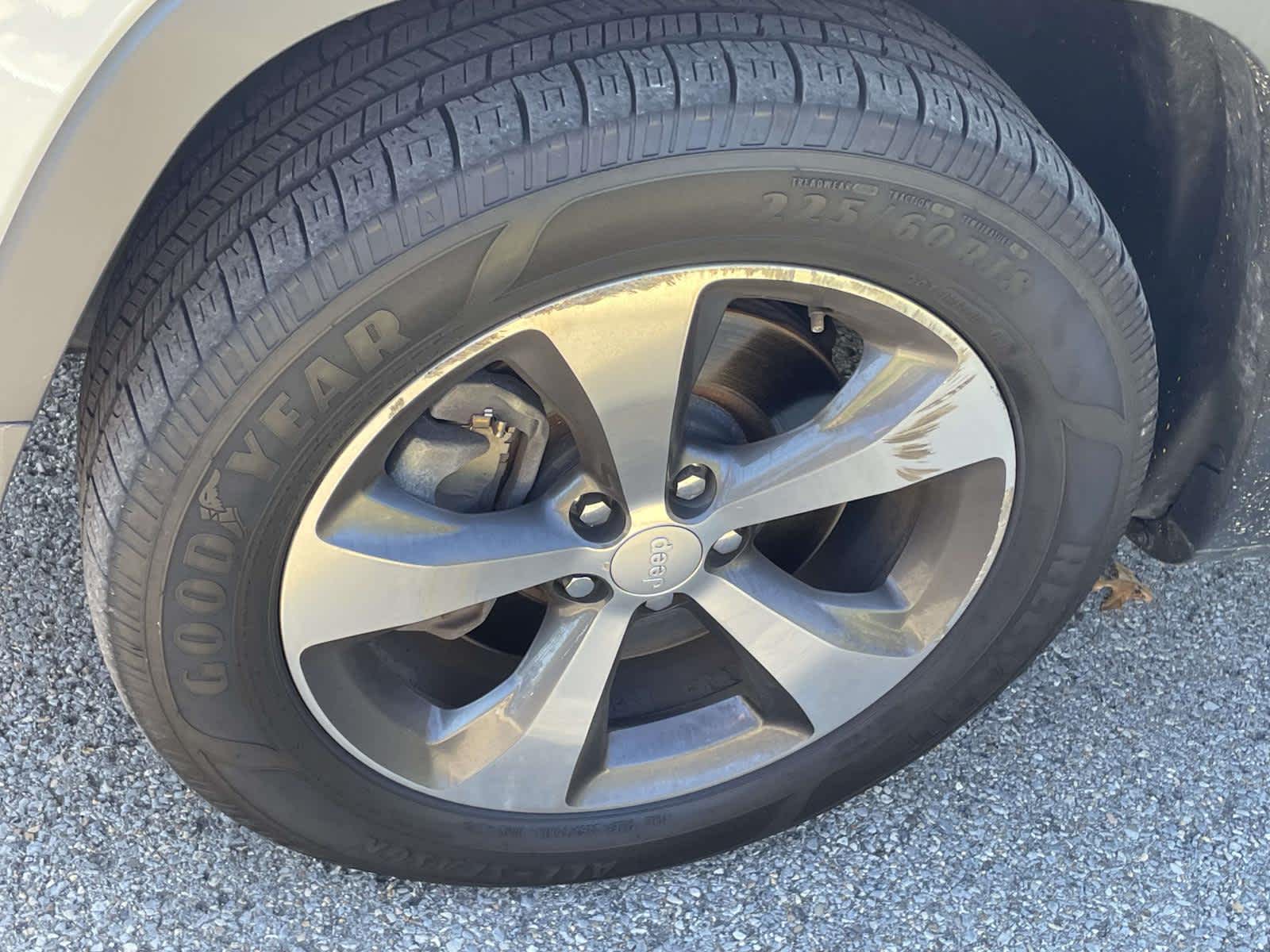 2019 Jeep Cherokee photo 14 of 33