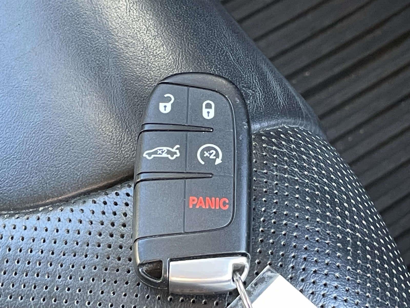 2019 Jeep Cherokee photo 4 of 33